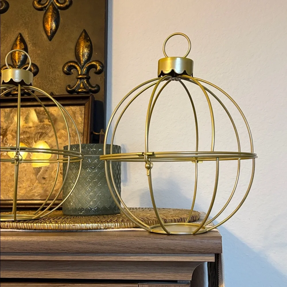 🆕Gold Metal Decorative Lantern Or Open Terrarium Form